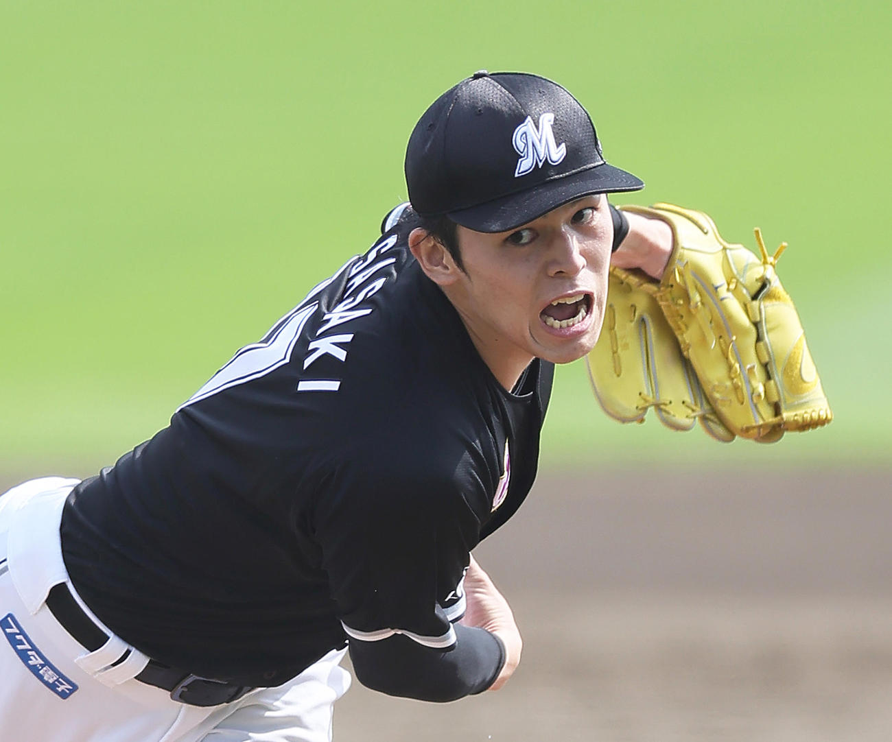 楽天対ロッテ　7回2失点で勝利を挙げたロッテ佐々木（撮影・足立雅史）