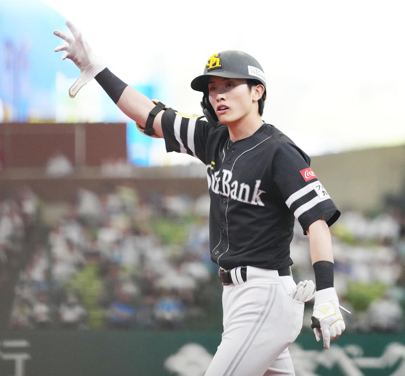 西武対ソフトバンク　6回表ソフトバンク2死三塁、適時内野安打とした周東（撮影・江口和貴）