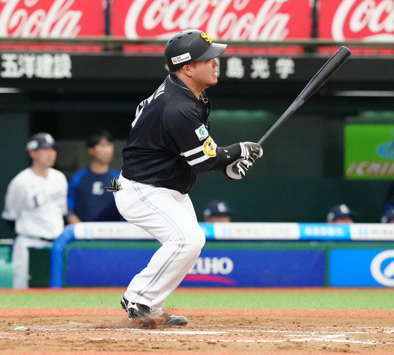 西武対ソフトバンク　7回表ソフトバンク無死一、二塁、併殺に倒れる山川（撮影・江口和貴）