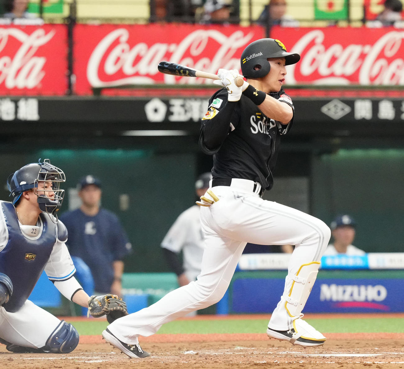 西武対ソフトバンク　7回表ソフトバンク無死一塁、右前打を放つ柳田（撮影・江口和貴）