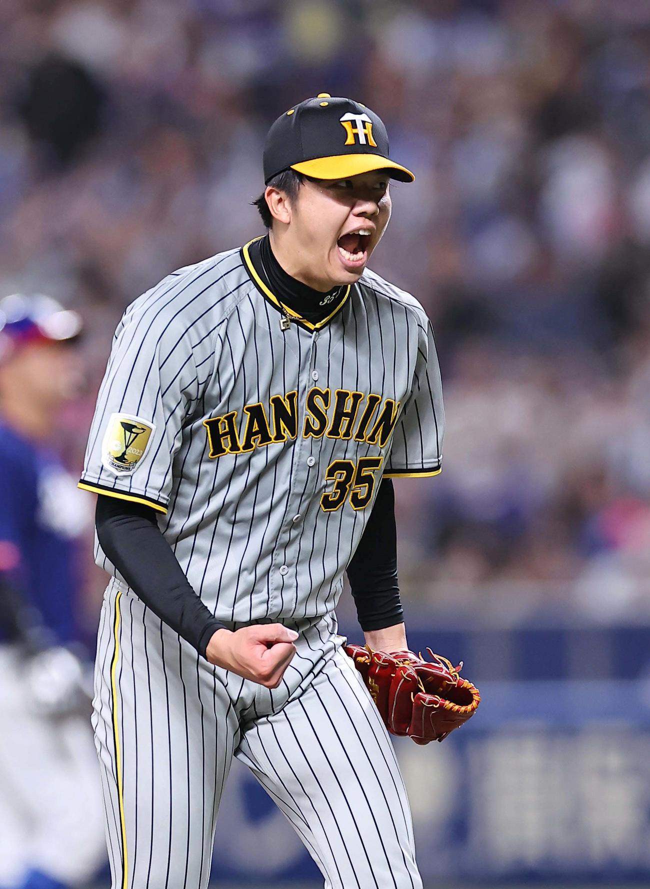 中日対阪神　7回裏中日2死一、三塁、才木は山本から三振を奪い雄たけびを上げる（撮影・上田博志）