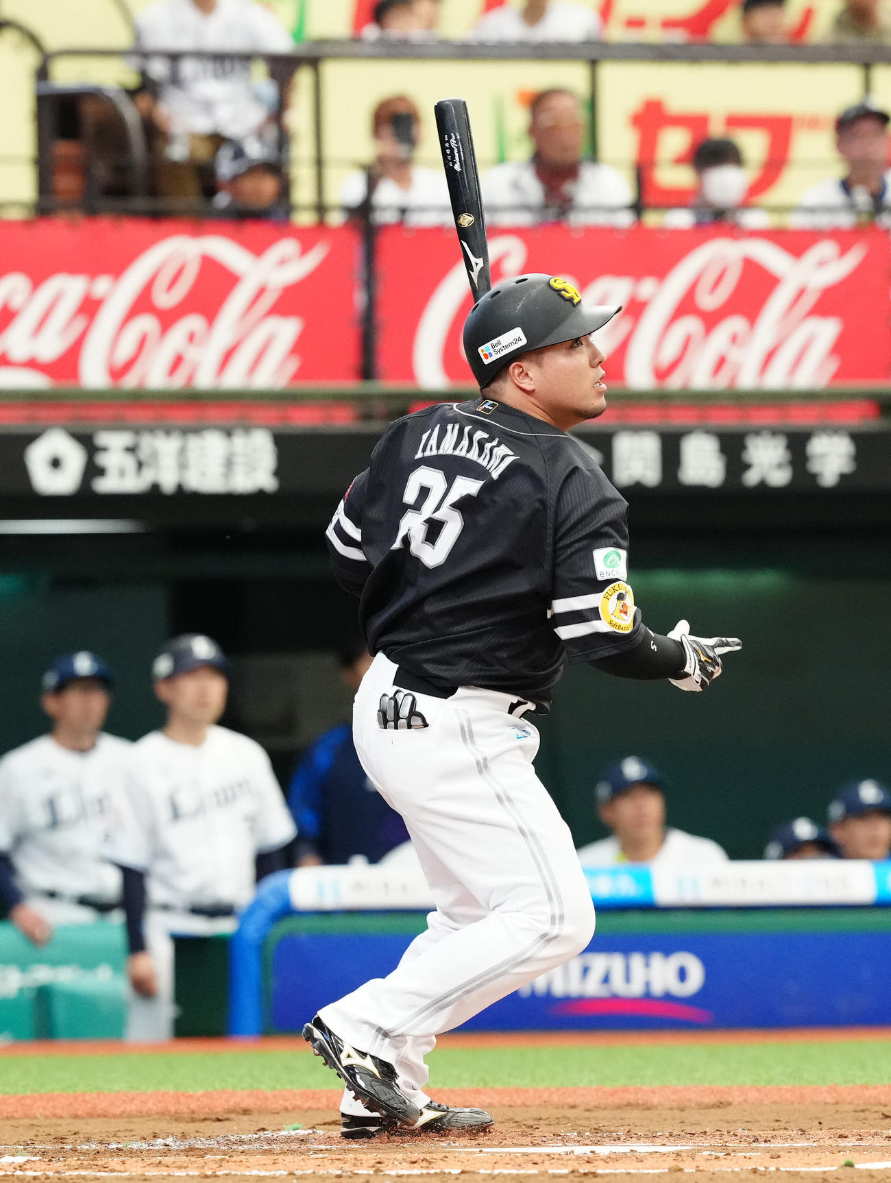 西武対ソフトバンク　2回表ソフトバンク無死、右前打を放つ山川（撮影・江口和貴）