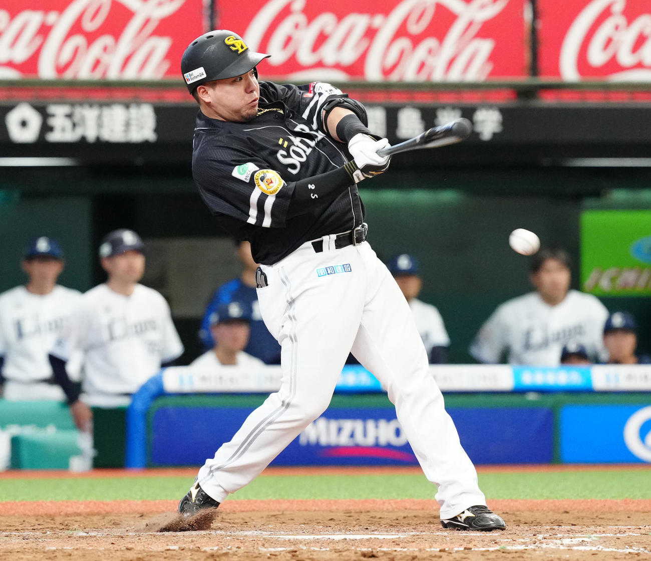 西武対ソフトバンク　9回表ソフトバンク2死一塁、三ゴロに倒れる山川（撮影・江口和貴）