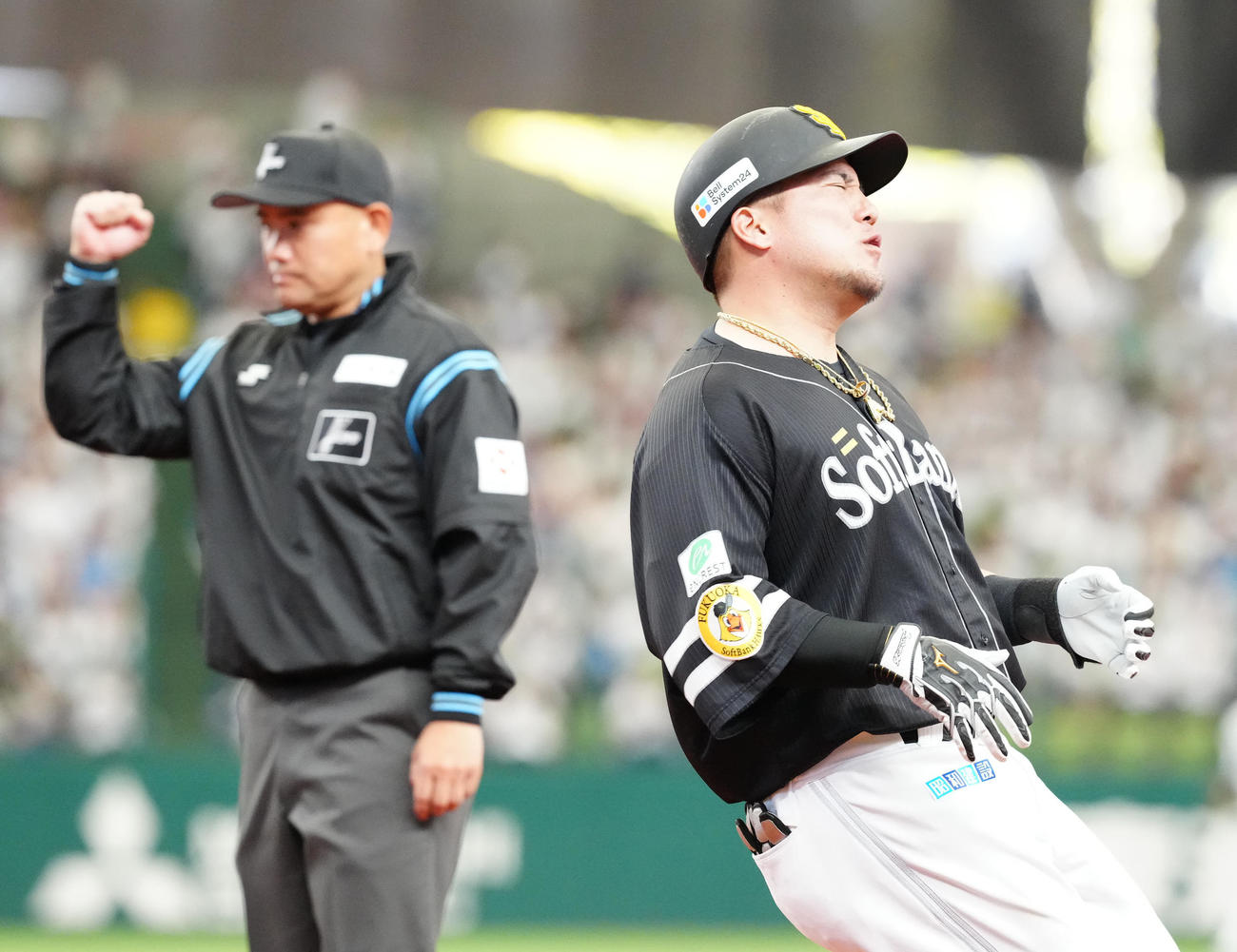 西武対ソフトバンク　9回表ソフトバンク2死一塁、三ゴロに倒れ厳しい表情の山川（撮影・江口和貴）