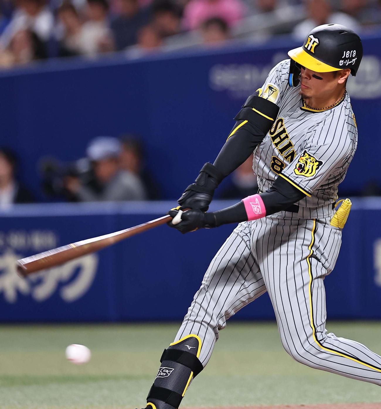 中日対阪神　6回表阪神2死、佐藤輝は三振に倒れる（撮影・上田博志）