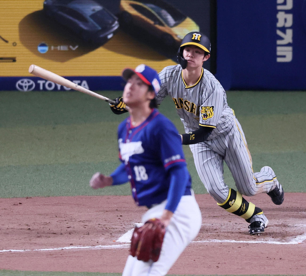 中日対阪神　7回表阪神2死二塁、中野は右適時打を放つ。投手は梅津（撮影・加藤哉）