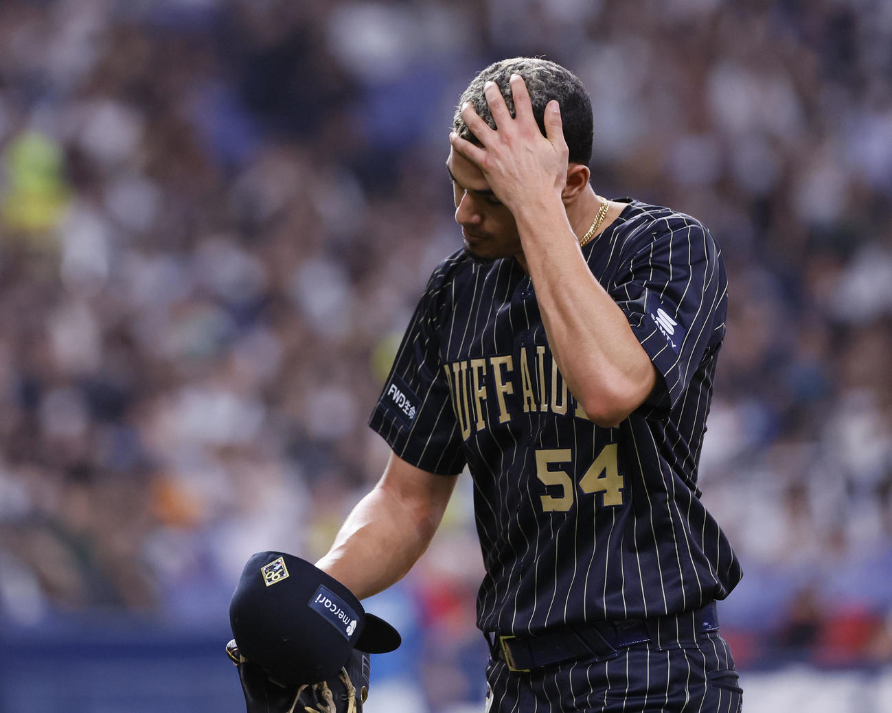 オリックス対日本ハム　1回を終えベンチに戻るオリックスのカスティーヨ（撮影・藤尾明華）