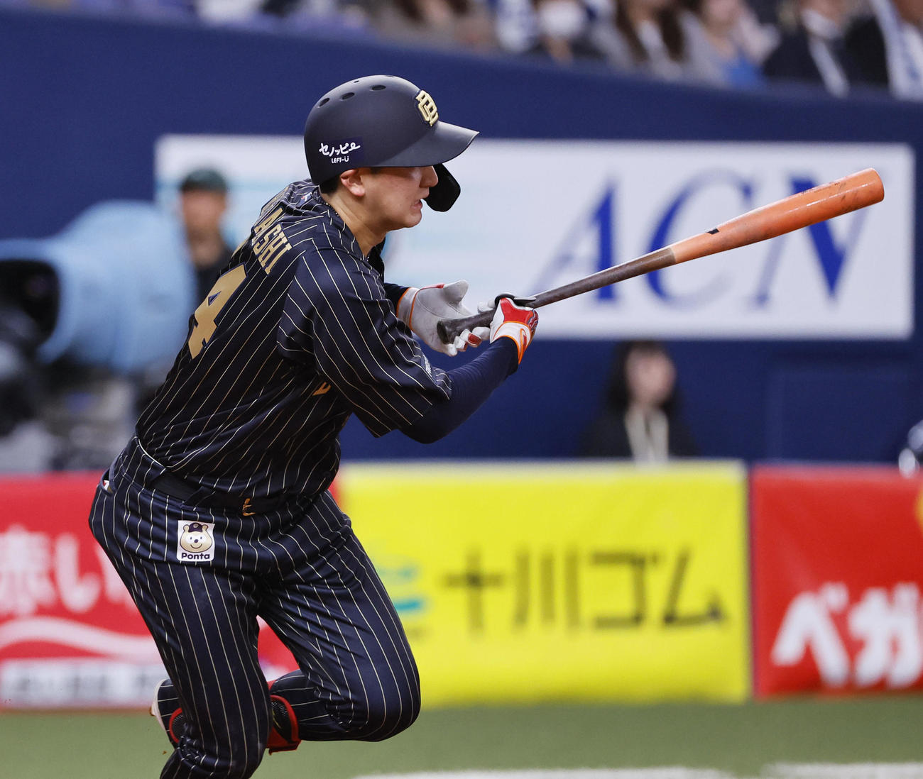 オリックス対日本ハム　5回裏オリックス1死一塁、紅林は中前打を放つ（撮影・藤尾明華）