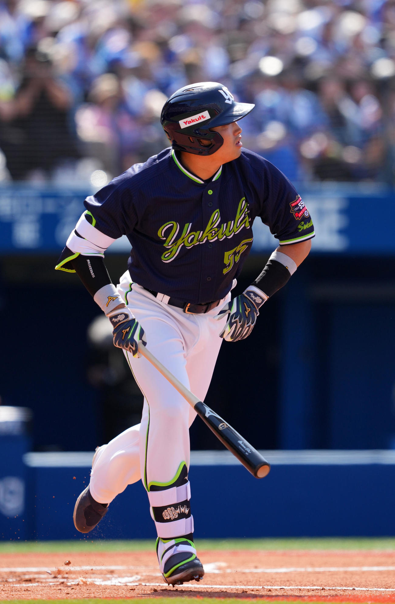 DeNA対ヤクルト　1回表ヤクルト1死、中越え本塁打を放つ村上（撮影・横山健太）