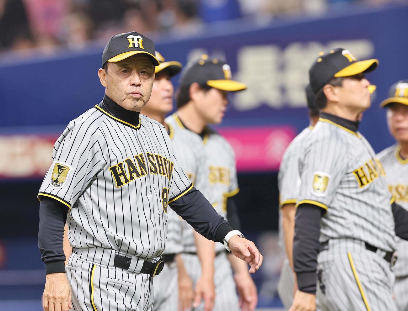 中日対阪神　阪神監督で球団歴代2位タイとなる484勝目を上げた岡田監督（撮影・上田博志）