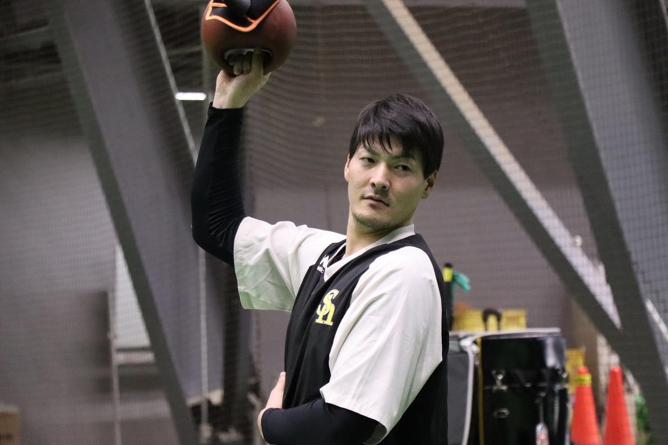 投手練習で調整するソフトバンク有原(球団提供)