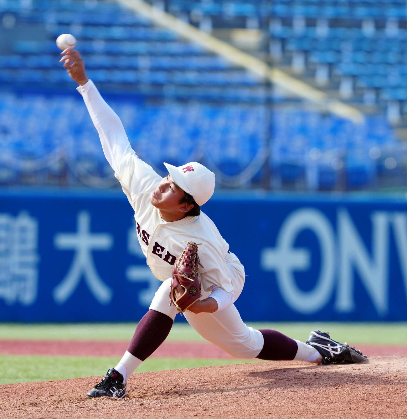 立大対早大　8回からマウンドに上がり力投する早大・安田（撮影・たえ見朱実）