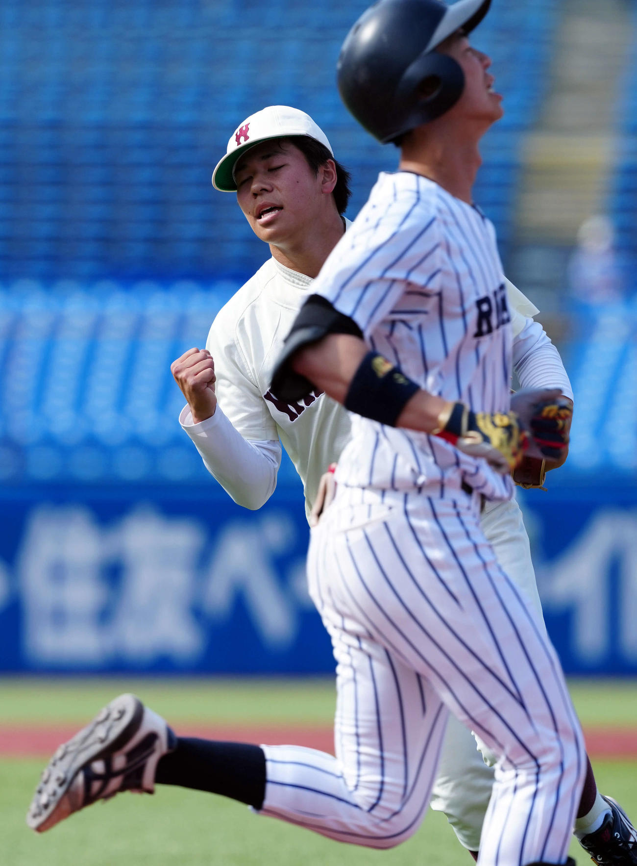 立大対早大　8回表立大2死一、三塁、柴田を一ゴロに仕留めホッとした表情を見せる安田（撮影・たえ見朱実）