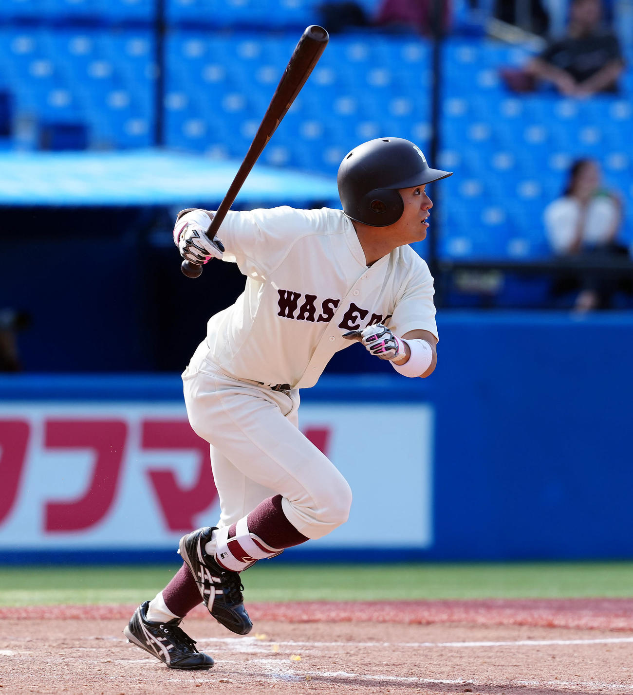 立大対早大　8回裏早大2死満塁、走者一掃の三塁打を放つ石郷岡（撮影・たえ見朱実）