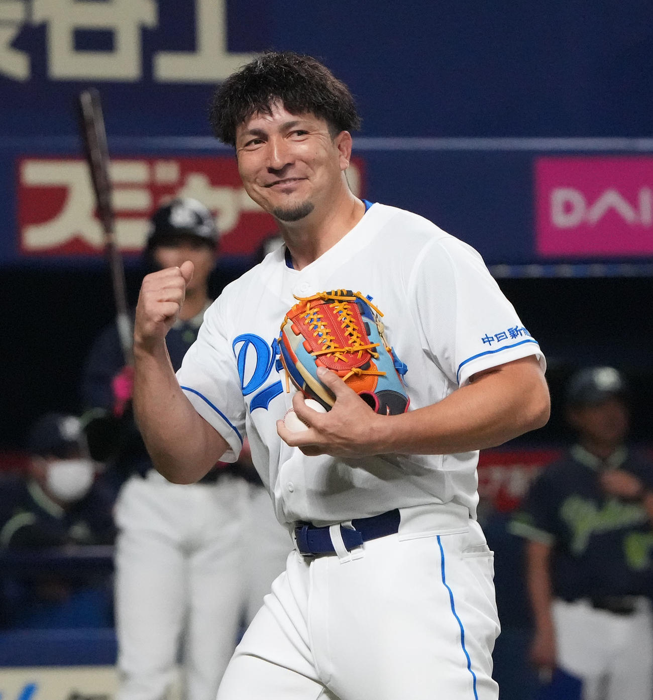 中日対ヤクルト　試合前、始球式を行ったディーン元気（撮影・森本幸一）