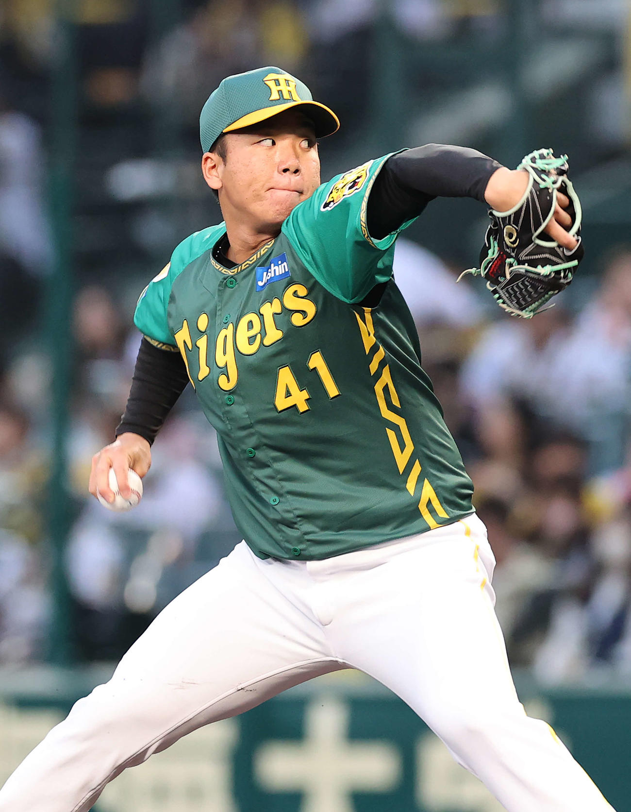 阪神対巨人　力投する阪神先発の村上（撮影・河野匠）