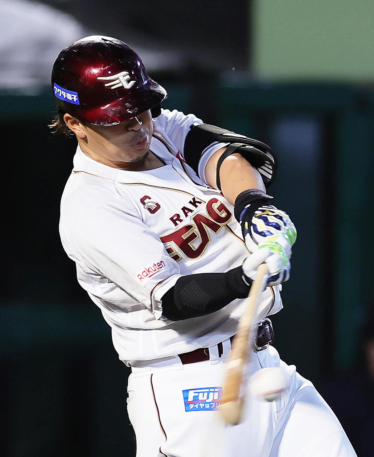 楽天対オリックス　1回裏楽天無死一、二塁、浅村は2点適時二塁打を放つ（撮影・足立雅史）