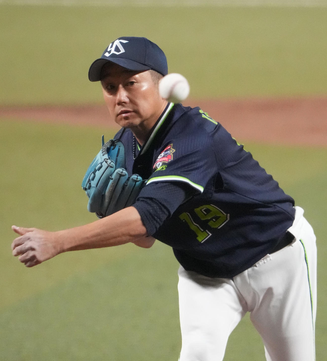 中日対ヤクルト　2回裏、力投するヤクルト先発の石川（撮影・森本幸一）