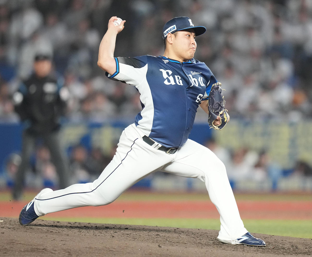 ロッテ対西武　先発し力投する西武平良（撮影・鈴木みどり）