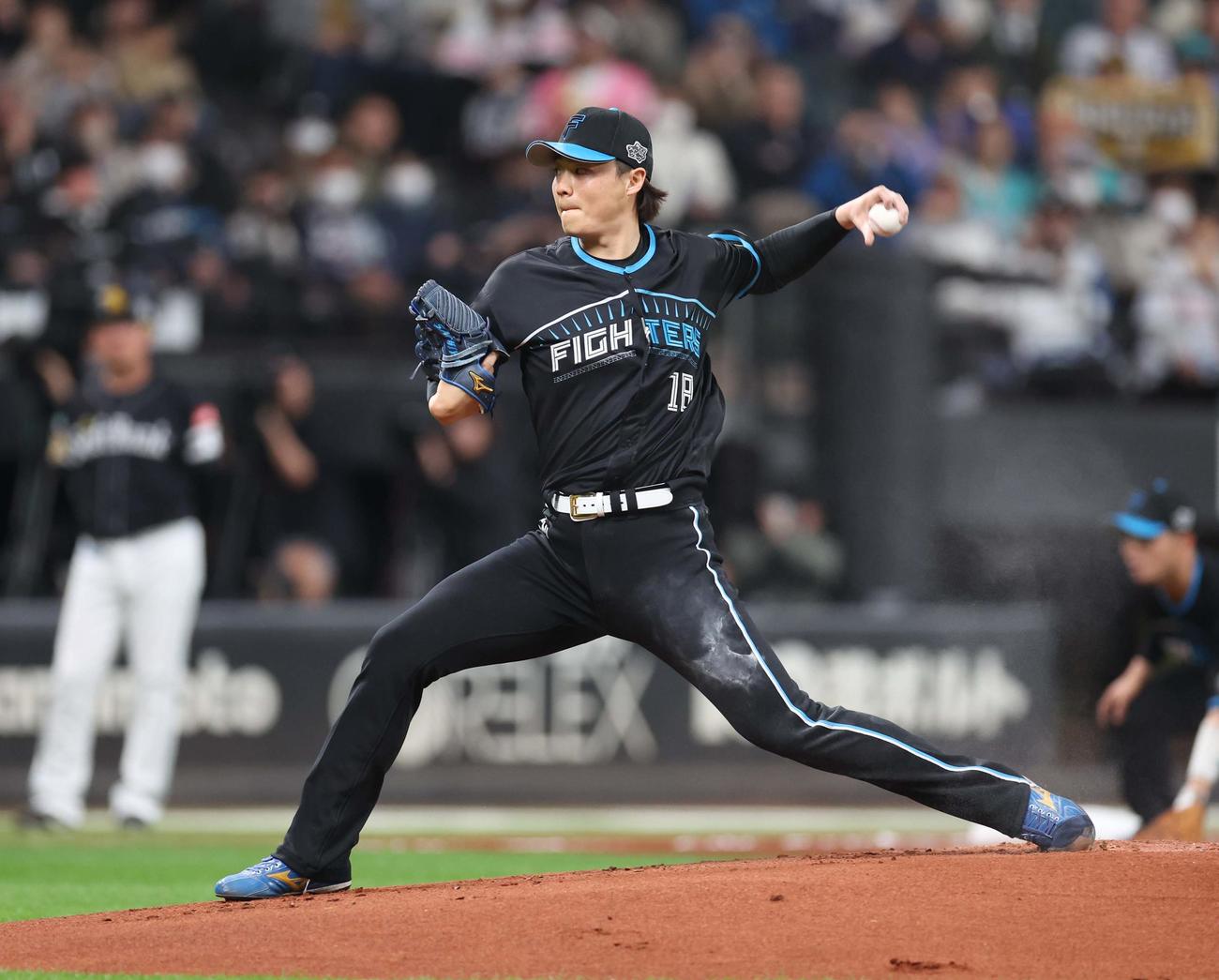 日本ハム対ソフトバンク　日本ハム先発の山崎（撮影・黒川智章）