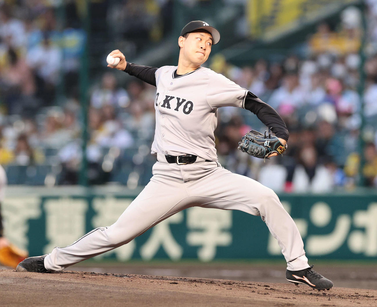 阪神対巨人　力投する巨人先発の山崎伊（撮影・河野匠）