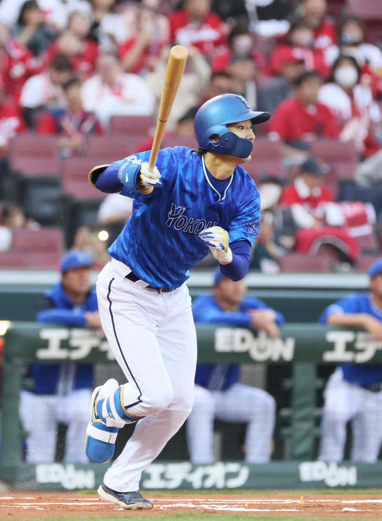 広島対DeNA 1回表DeNA無死、度会は右前打を放つ（撮影・加藤孝規）
