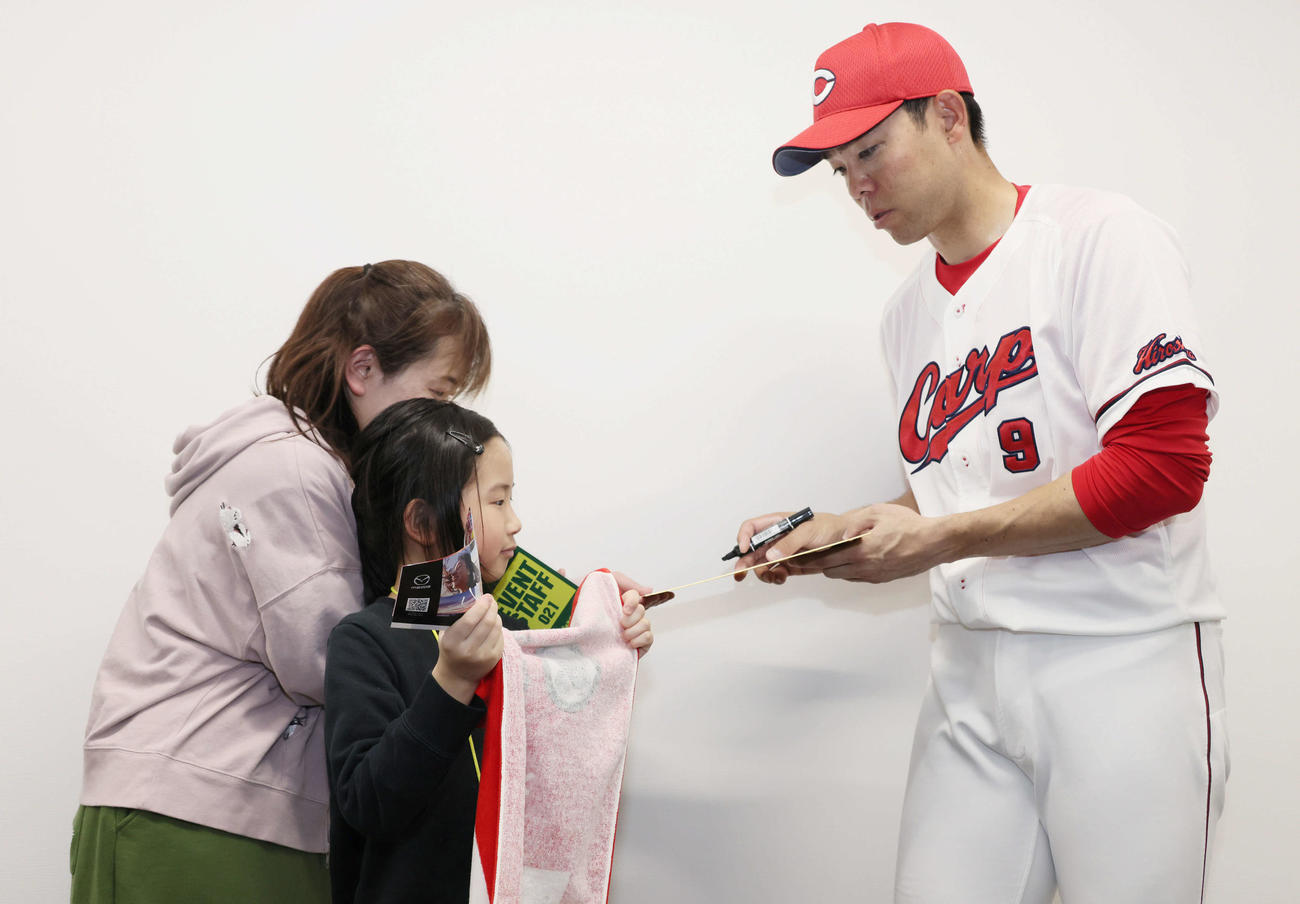 広島対DeNA　本日誕生日の広島秋山はひとり親家庭に試合観戦をプレゼント（撮影・加藤孝規）
