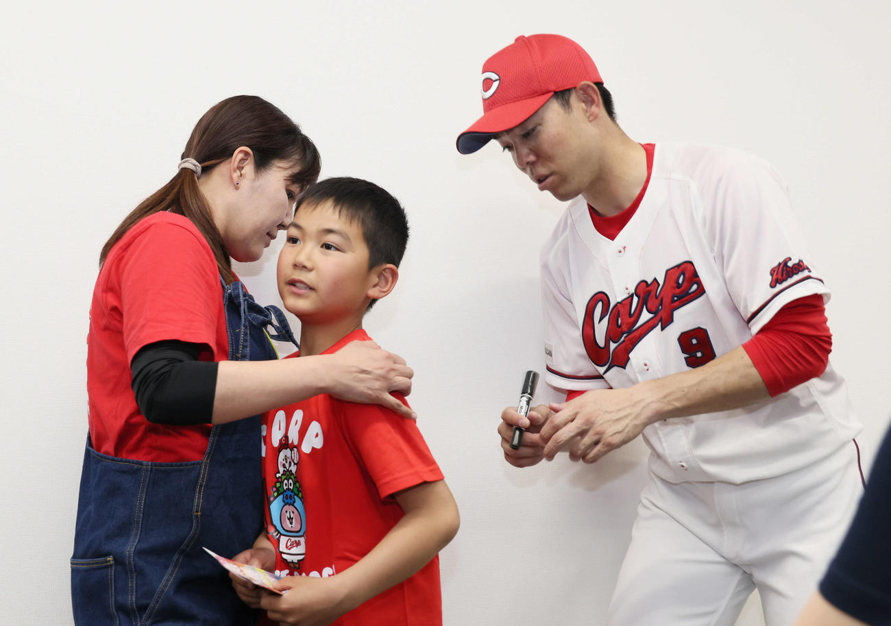 広島対DeNA　本日誕生日の広島秋山はひとり親家庭に試合観戦をプレゼント（撮影・加藤孝規）