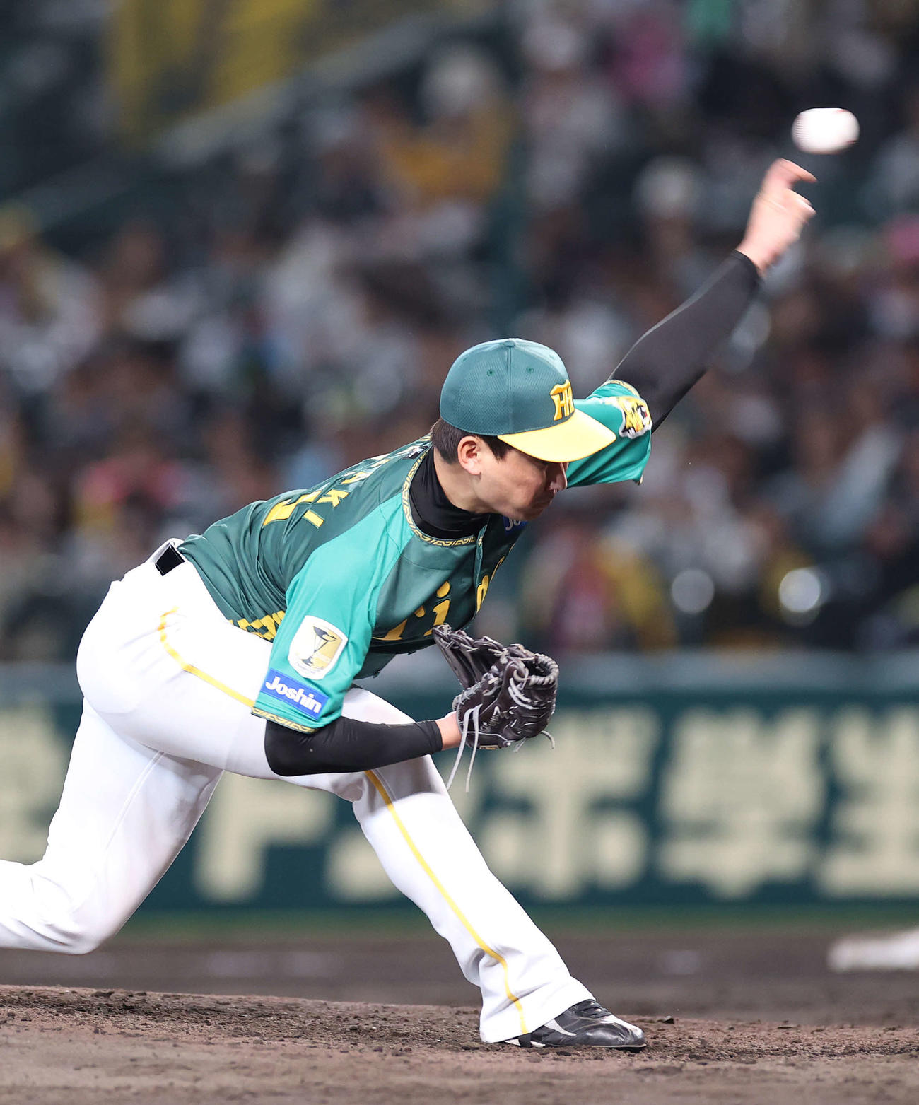 阪神対巨人　8回表に阪神2番手で登板した岩崎（撮影・河野匠）