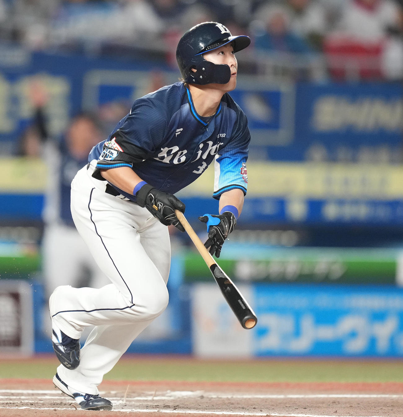 ロッテ対西武　7回表西武2死一、二塁、右越え3点本塁打を放つ山村（撮影・鈴木みどり）