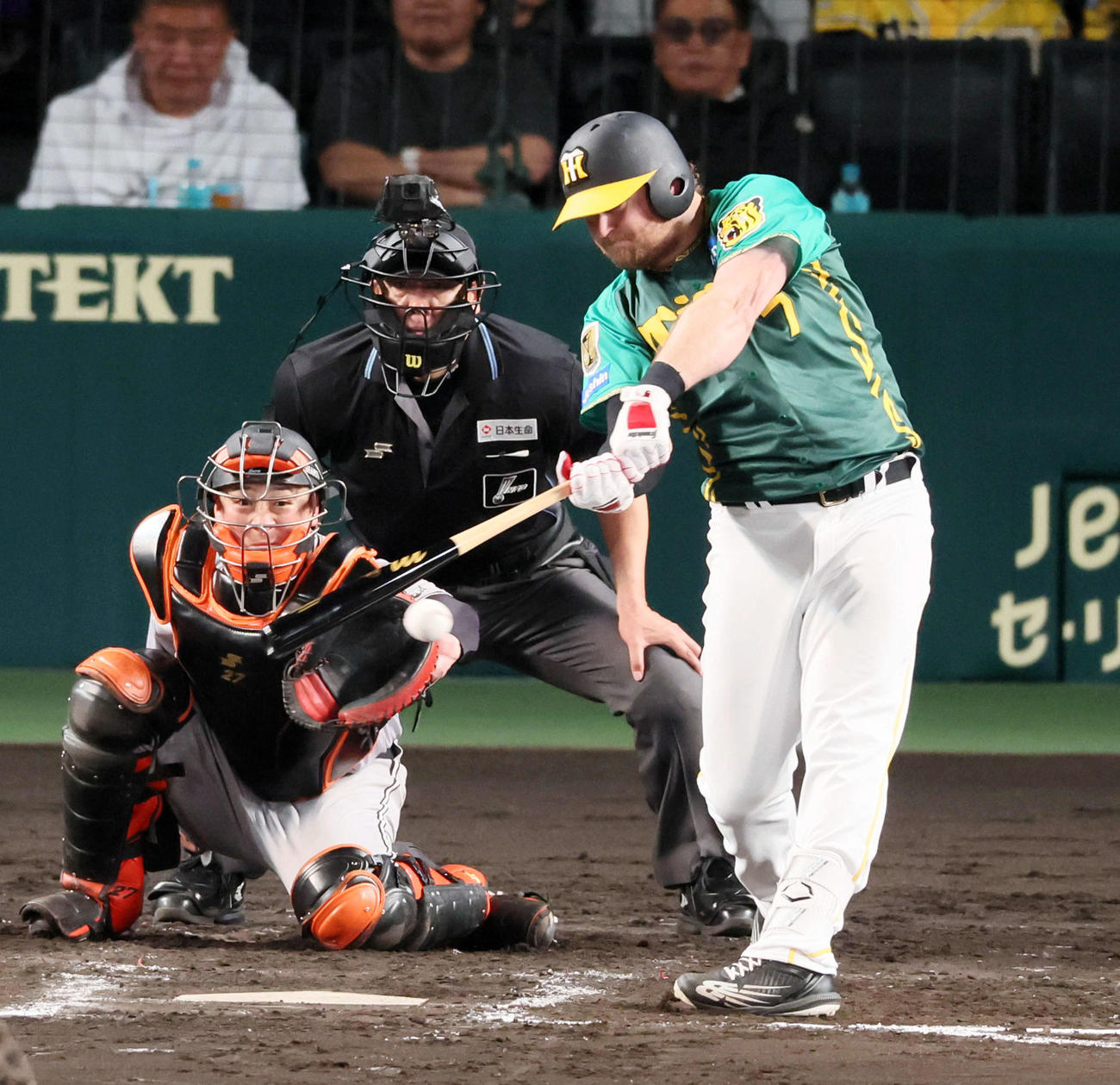 阪神対巨人　7回裏阪神無死、ノイジーは左前打を放つ（撮影・加藤哉）