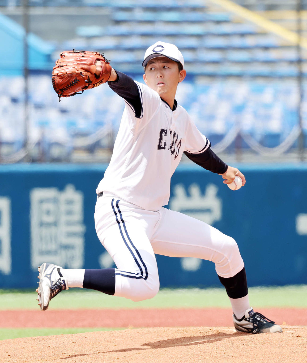 国学院大対中大　力投する中大先発の山口（撮影・鈴木正人）