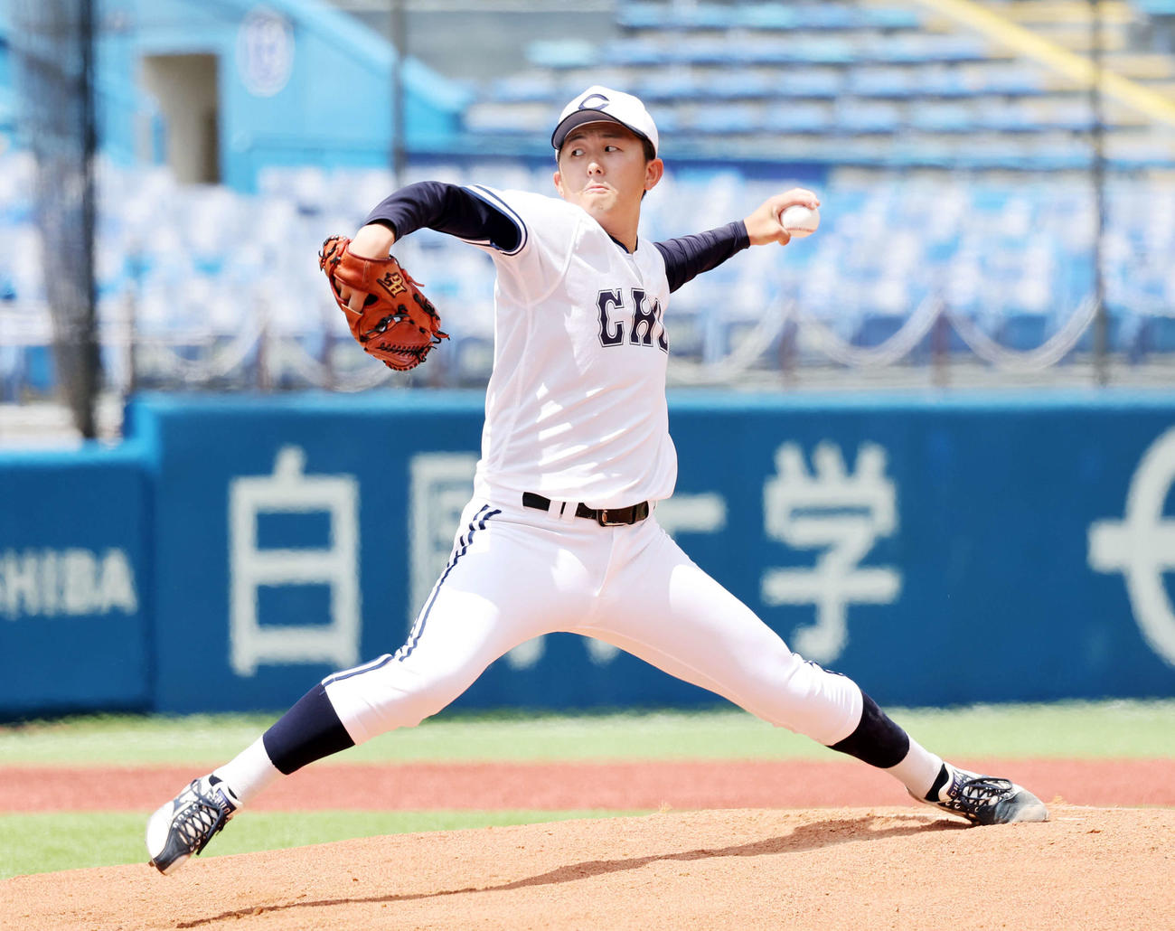 国学院大対中大　力投する中大先発の山口（撮影・鈴木正人）