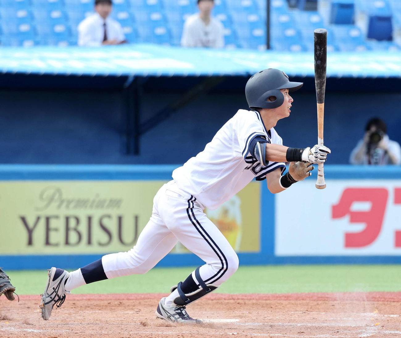 国学院大対中大　2回裏中大1死満塁、山本は右前適時打を放つ（撮影・鈴木正人）