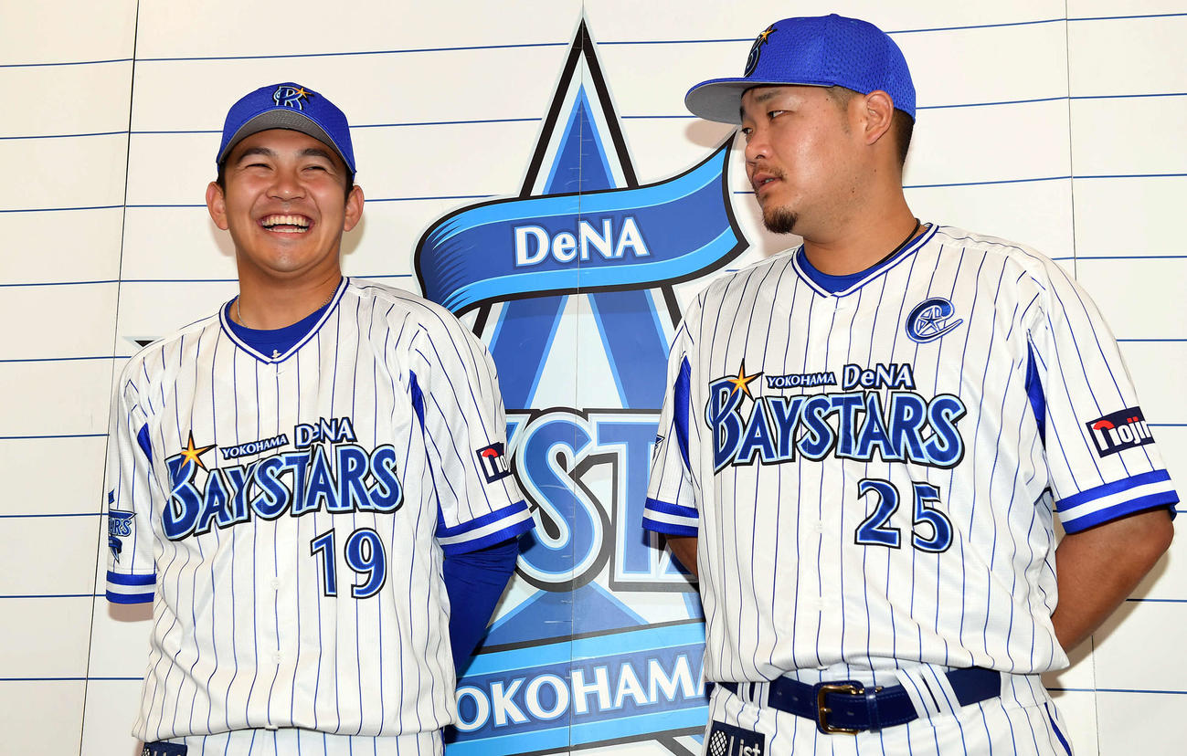 2017年6月、「マイナビオールスターゲーム2017」ファン投票結果発表　ファン投票でオールスターに選出されたDeNA山崎康晃（左）は筒香嘉智のツッコミに笑顔を見せる