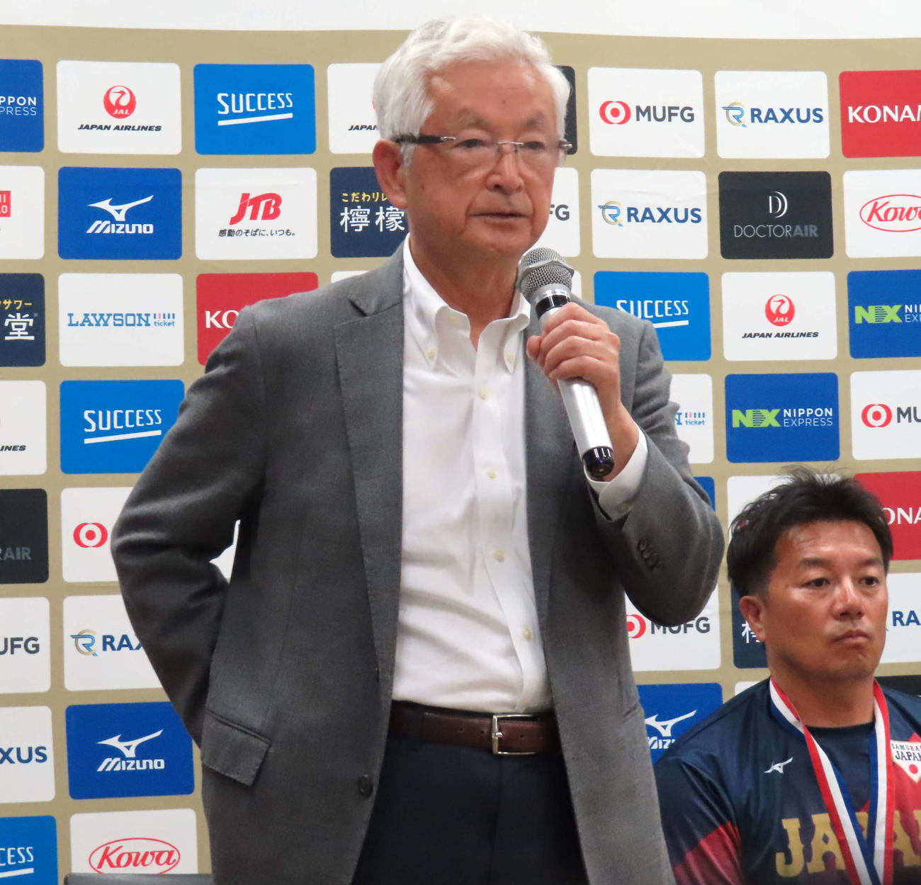 団長を務めた全日本野球協会会長の山中正竹氏（撮影・黒須亮）