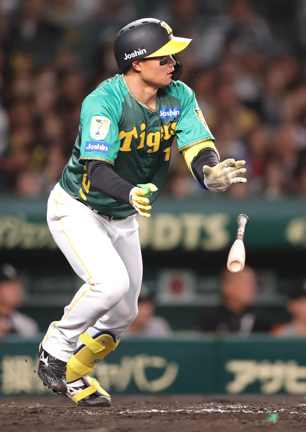 阪神対巨人　3回裏阪神2死一、二塁、森下は先制の中越え2点適時二塁打を放つ（撮影・上山淳一）