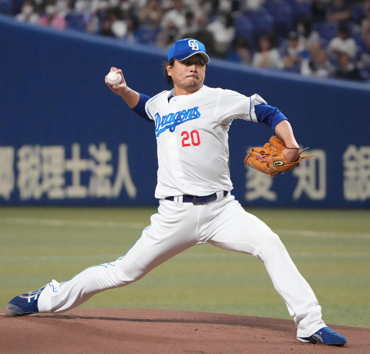 中日対ヤクルト　力投する中日先発の涌井（撮影・森本幸一）