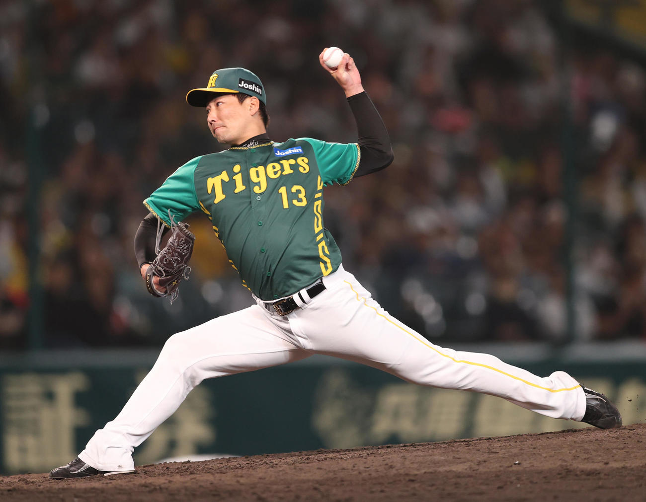 阪神対巨人　8回表を無失点に抑えた岩崎（撮影・上山淳一）