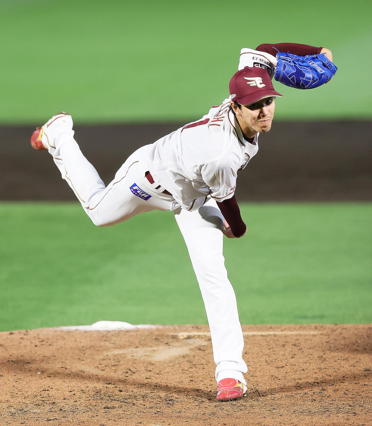 楽天対オリックス　力投する楽天先発の岸（撮影・足立雅史）