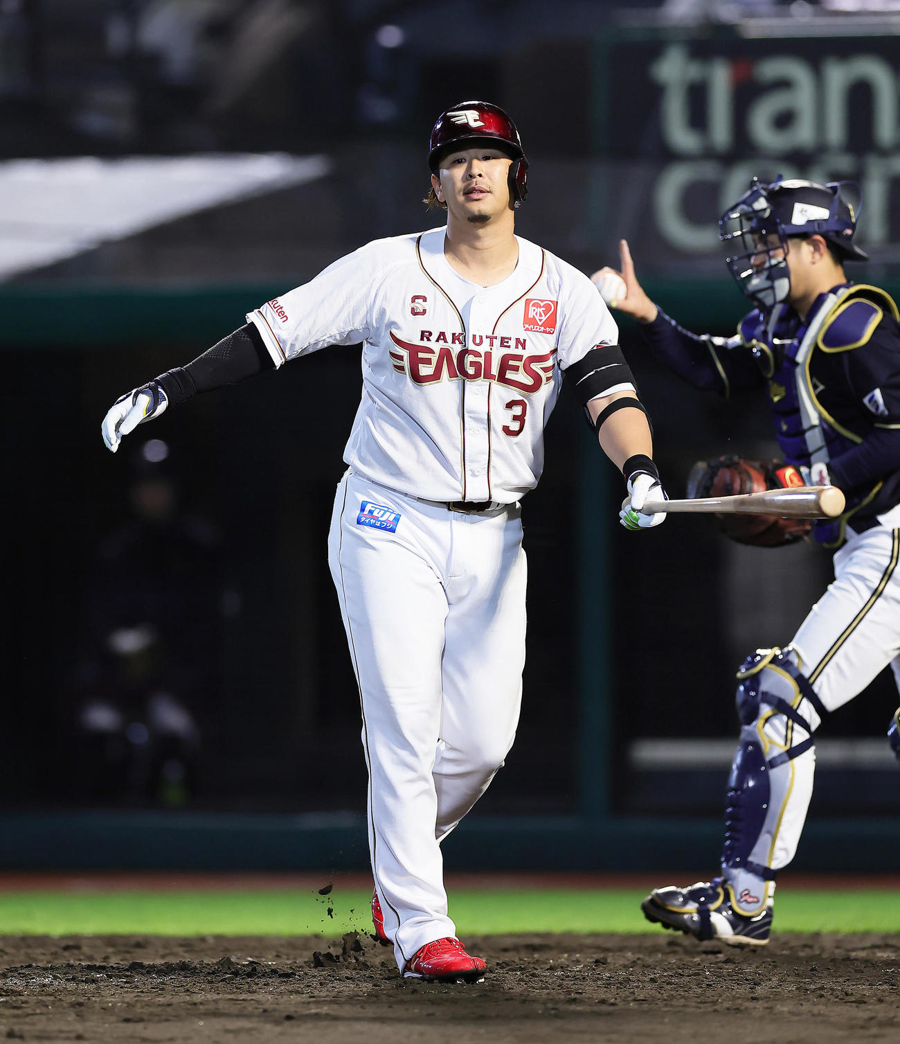 楽天対オリックス　4回裏楽天無死一塁、浅村は空振り三振に倒れる（撮影・足立雅史）