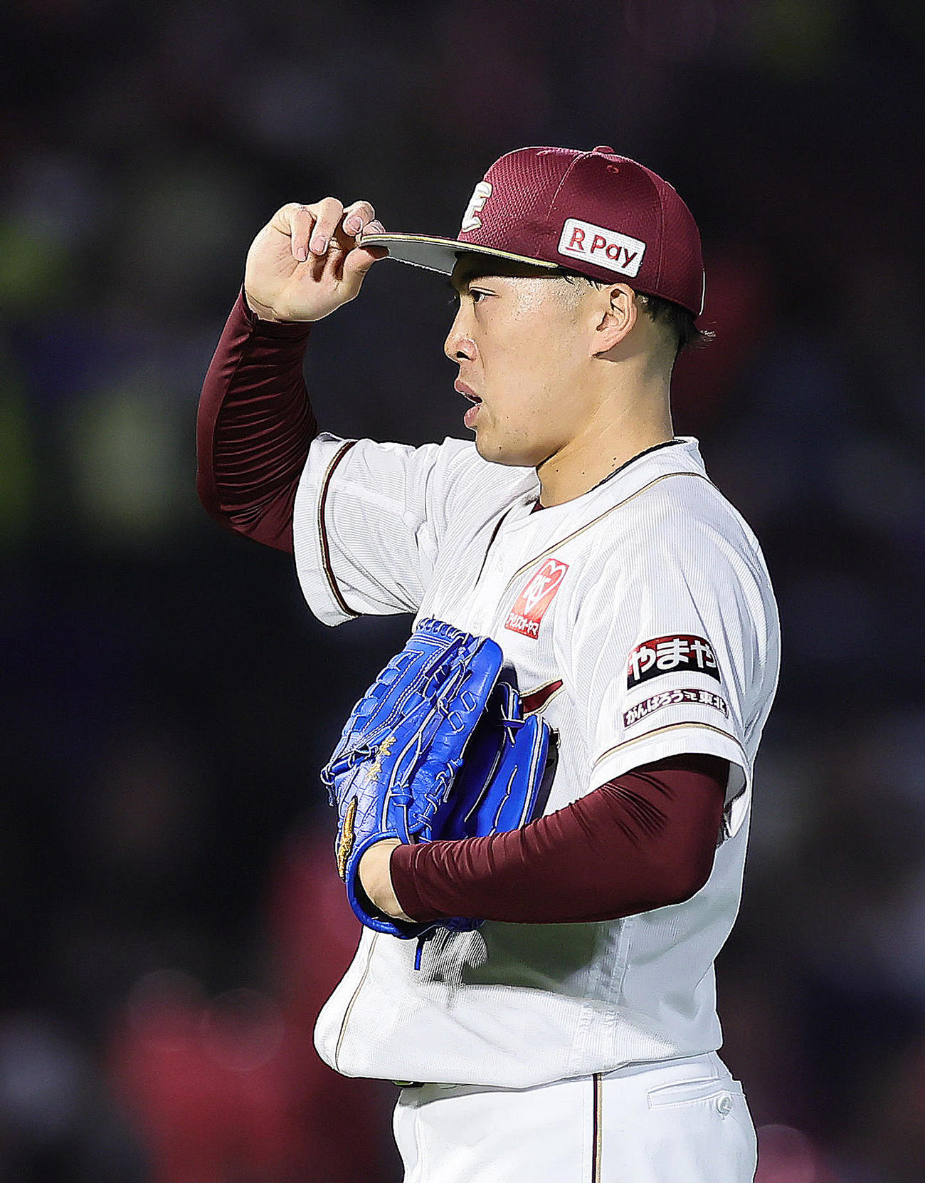 楽天対オリックス　7回表オリックス2死満塁、頓宮に走者一掃の適時三塁打を浴びた伊藤茉（撮影・足立雅史）