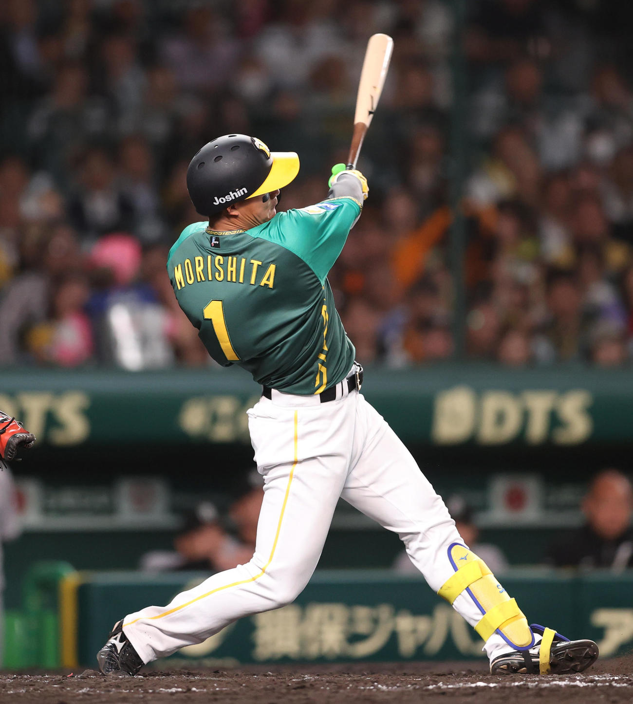 阪神対巨人　3回裏阪神2死一、二塁、森下は先制の中越え2点適時二塁打を放つ（撮影・上山淳一）