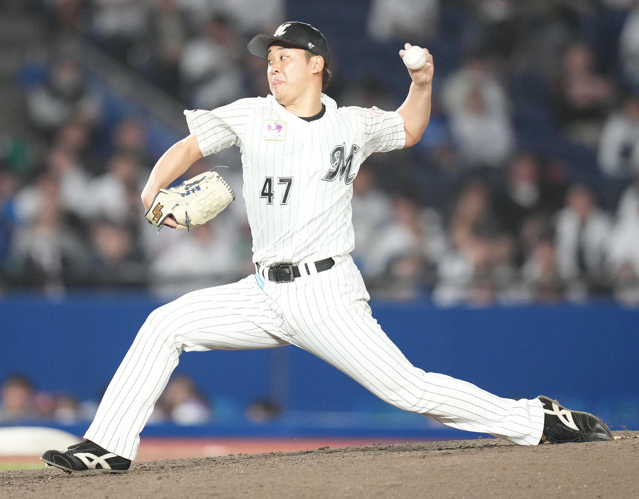 ロッテ対西武　プロ初セーブを挙げたロッテ鈴木（撮影・鈴木みどり）