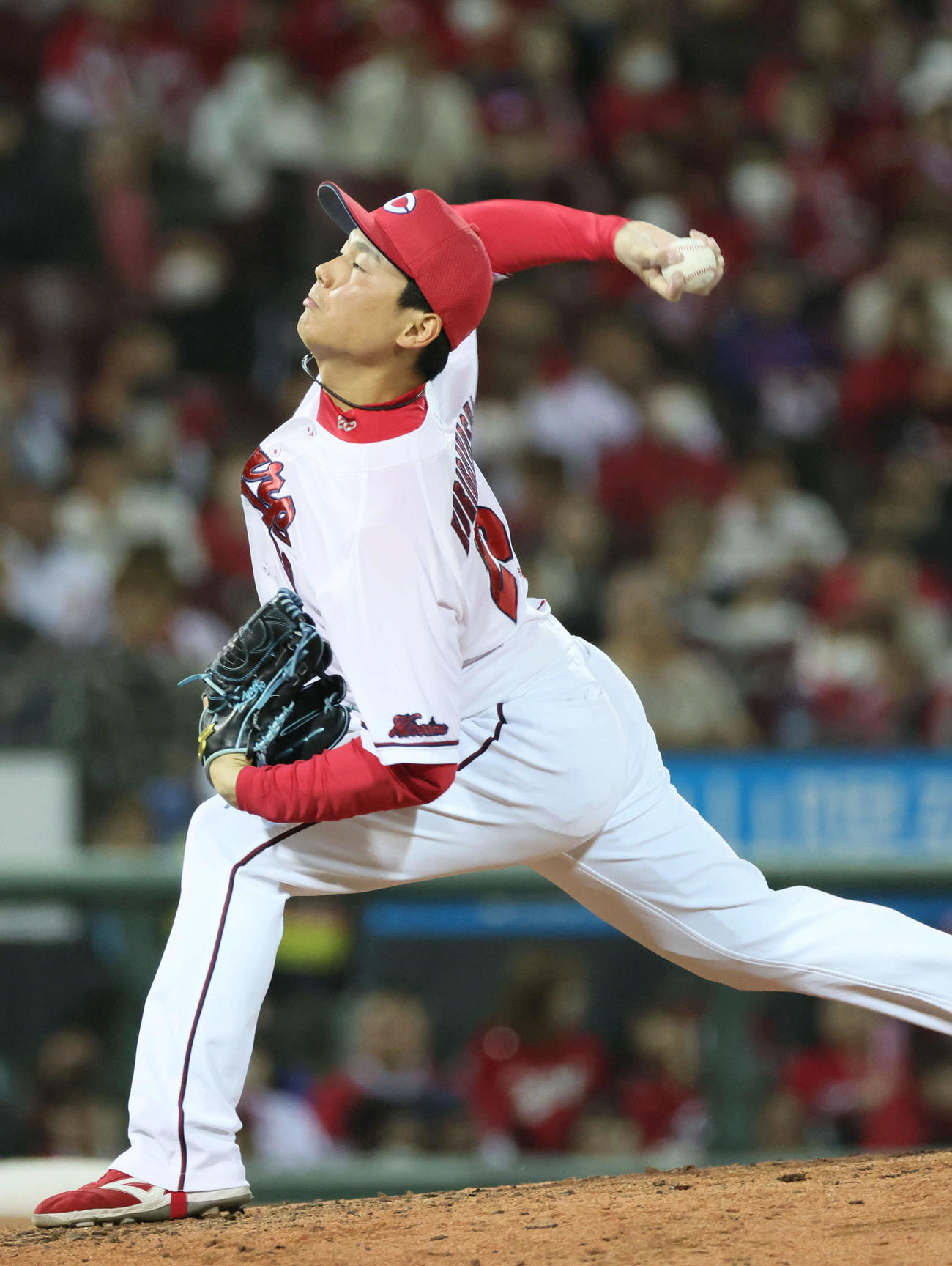 広島対DeNA 9回表DeNA1死、広島7番手の栗林（撮影・加藤孝規）