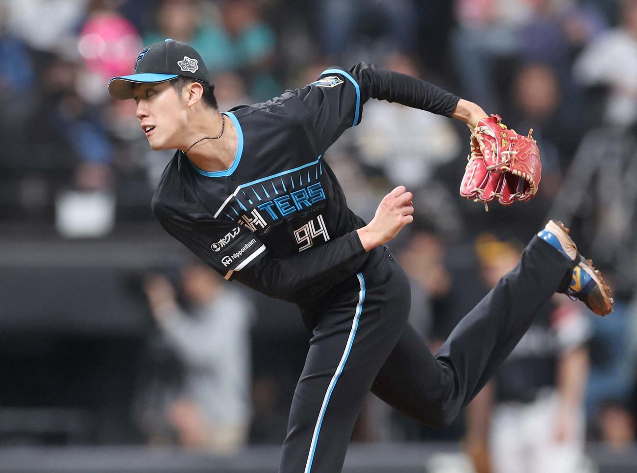 日本ハム対ソフトバンク　力投する日本ハム先発の福島（撮影・黒川智章）