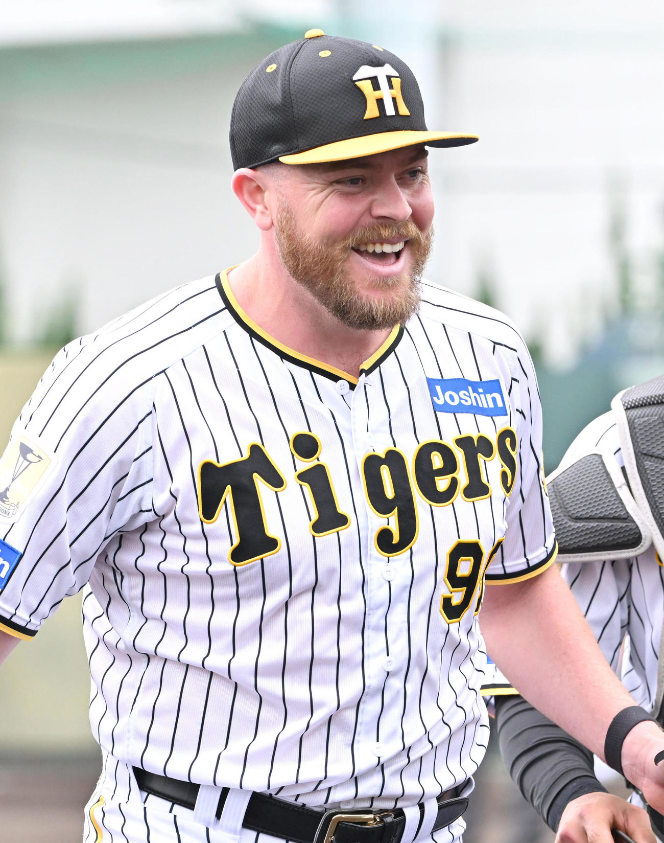 阪神対オリックス　3回を終え笑顔でベンチに引き揚げるビーズリー（撮影・石井愛子）