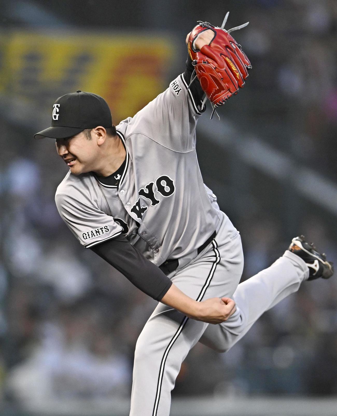 阪神戦に先発した巨人・菅野＝甲子園（共同）