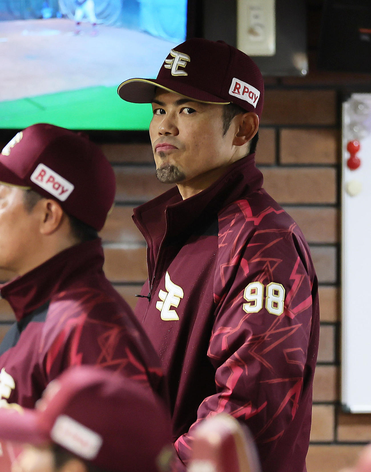 楽天対オリックス　ベンチで厳しい表情を見せる楽天今江監督（撮影・足立雅史）