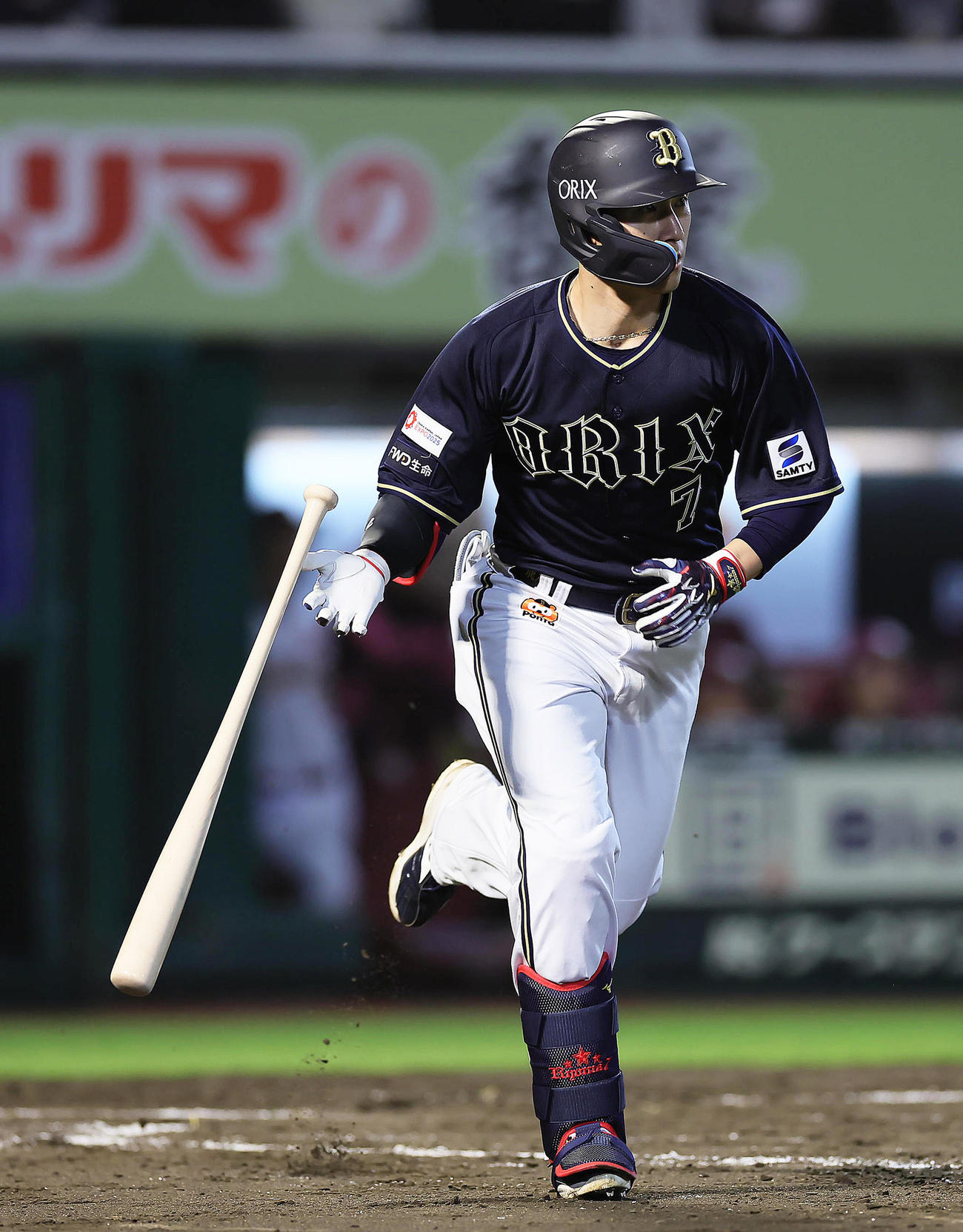 楽天対オリックス　5回表オリックス2死一塁、西川はエンタイトル二塁打を放つ（撮影・足立雅史）